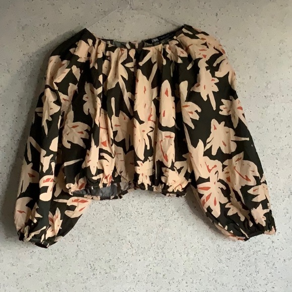 🥳🎉HOST PICK ⭐️ Beautiful ZARA Cropped Top - Picture 1 of 4